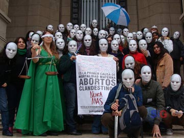 Manifestantes de la Campaña Nacional frente al Congreso