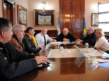 El Ministro Granados recibió a vecinos de las localidades del sur (foto Prensa MSBA)