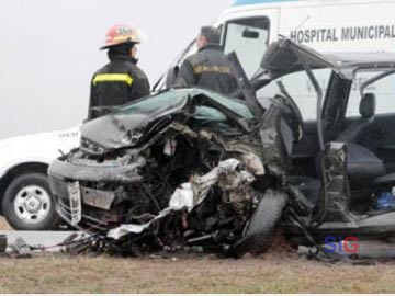 Estado en que quedó uno de los vehiculos (foto gentileza gesellaldia.com.ar)