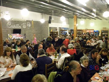 El salón de Cañitas completo, a favor de las mascotas...