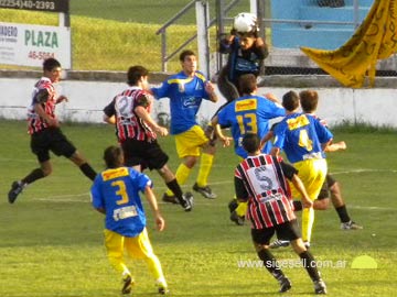 El arquero de Atlético Escudero gana en lo mas alto. El partido estaba 0 a 0