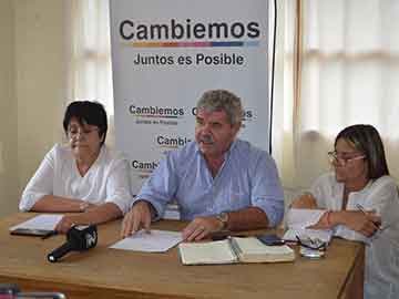 Baldo junto a las concejales Estanga y Martinez