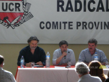 Baldo junto al profesor Biglieri y el secretario Berra