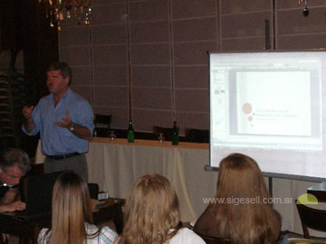 Baldo durante su presentación, en el Hotel del Bosque