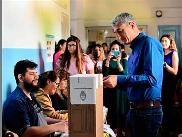 Barrera votó en la Escuela Primaria 1 de nuestra ciudad