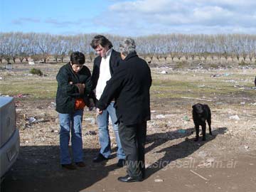 24 de julio de 2007 Nicolás Scioli visito el basural. Era la campaña de su hermano Daniel