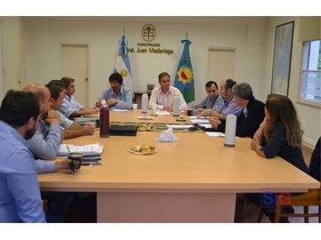 El intendente Santoro convocò a una reuniòn a sus vecinos (foto Munic Gral Madariaga)