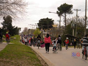 Allá van.. no importa cual empinada sea la cuesta, el esfuerzo vale la pena