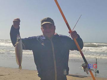 El geselino Daniel Oviedo y la pieza que lo llevó al segundo premio (foto D Oviedo)