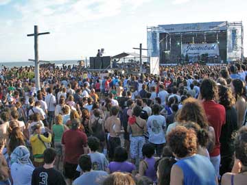 Los cafres, su música y el mar. Buena iniciativa del área de Juventud de la Provincia