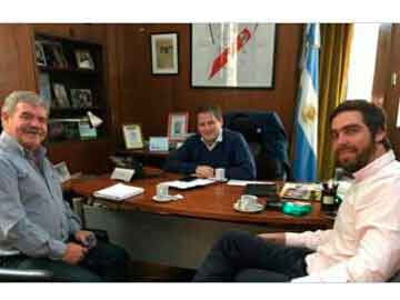 Baldo con Alex Campbell y Owen Fernandez, en despachos de la Gobernación