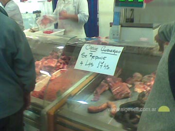 Este carte se exibía en el Mercado La Farola el sabado a la mañana
