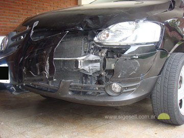 La imágen es del automovil accidentado del periodista marplatense