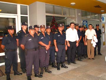 Erneta y la Policia: para él, es una maniobra de la oposición