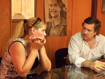 La imágen que todos esperabamos finalmente se dió: Erneta recibió a la mamá de Agostina