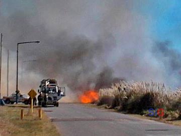 Los bomberos se encontrarón con un gran incendio y se dió alerta amarilla