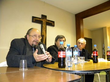 Prédica: el senador Ferreyra expone ante los vecinos en el Salón Parroquial