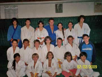 Judocas geselinos en formación (foto de archivo)