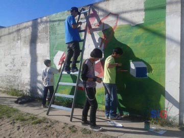 Los chicos en plena acción: una muy buena iniciativa del área jóven Comunal