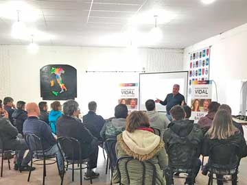 Luis Baldo presentó su propuesta para el comercio. Estuvo acompañado por su equipo