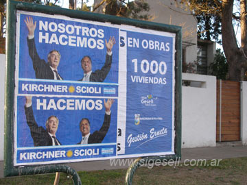 Estos carteles solo aparecieron en la mañana de la visita de Scioli, despues los taparon