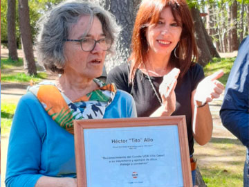Mabel Leguizamon recibió del Comité local un pergamino alusivo