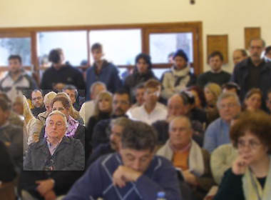 Luis Lopez Matteus (recuadro enfocado) durante la asamblea que votó el aumento
