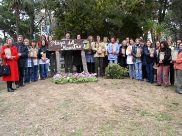 Uno de los últimos actos por el día del Maestro, en la Plazoleta que los recuerda