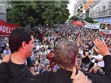 Un radicalismo fortalecido copó las calles de La Plata para festejar el dia del militante