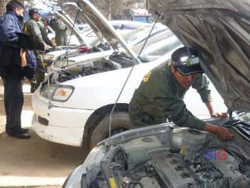 Con personal calificado e instrumental específico para detectar fallas técnicas