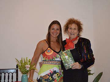 Agustina junto a Bonnie Favelis, quien estuvo acompañando la presentacion