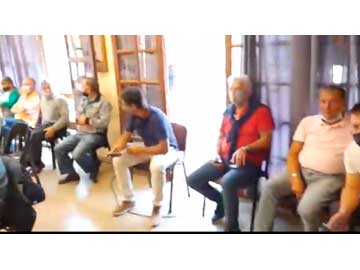 Mayores contribuyentes que apoyaron el aumento, durante la sesión del pasado jueves