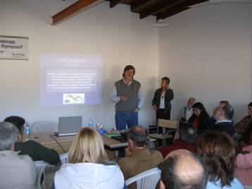 Carlos Lasta en plena exposición
