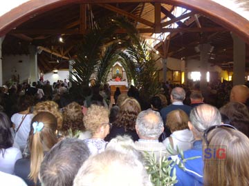 La Parroquia colmada, y muy bien preparada para la ocasión
