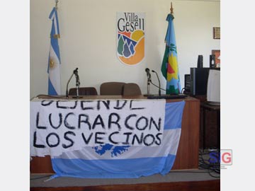 Los vecinos pusieron su bandera. Este jueves a las 11 harán otro intento por aumentar