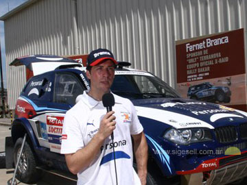 Terranova y su auto versión 2009 (foto branca.com.ar)