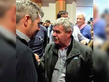 Animada charla entre Marcos peña y el presidente del Concejo Geselino, Luis Baldo