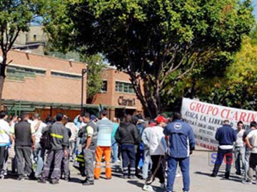 el sindicato se declara en estado de asamblea permanente, alerta y movilización. 