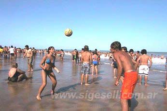 Y si nos cuentan en verano?... seguro que somos cuatro veces mas..