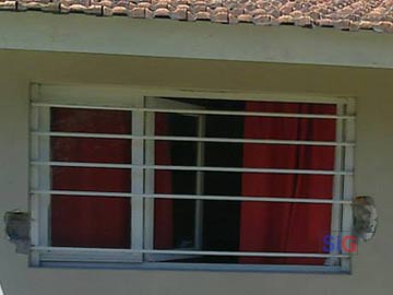 Así quedarón las rejas, forzada por los delincuentes