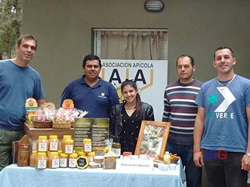 Apicultores geselinos con las mejores mieles, en San Vicente (foto Andres Romàn)