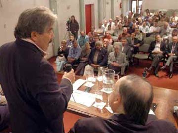 La presentación en Río Tercero, de la mano de Roncoroni (Foto: LaVoz de Cordoba)