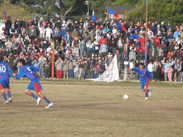 Un lindo recuerdo: el clásico geselino del 2008, con lleno total en las tribunas