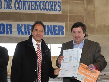 Scioli y Erneta en el centro de convenciones “Néstor Kirchner”