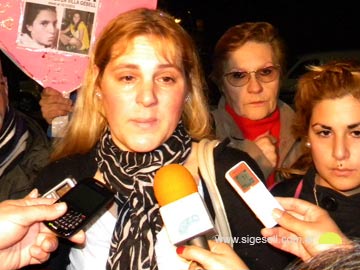 La mamá de agostina, habla a los medios
