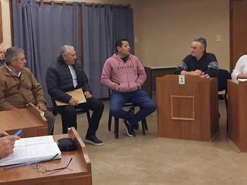 Una delegación de los taxistas fue recibida y dialogaron con la Comisión de Obras