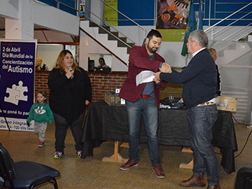 Visitante Distinguido: El presidente del Concejo Luis Baldo entregò distincion a Pereyra