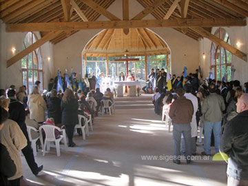 La bella Capilla de mar de las Pampas fue sede de la celebración