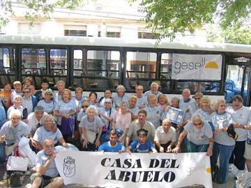 Otros tiempos: una nutrida delegación viajaba a Mar del Plata