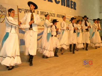 se presentarón más de una decena de  cantantes,y serca de vainte agrupaciones 